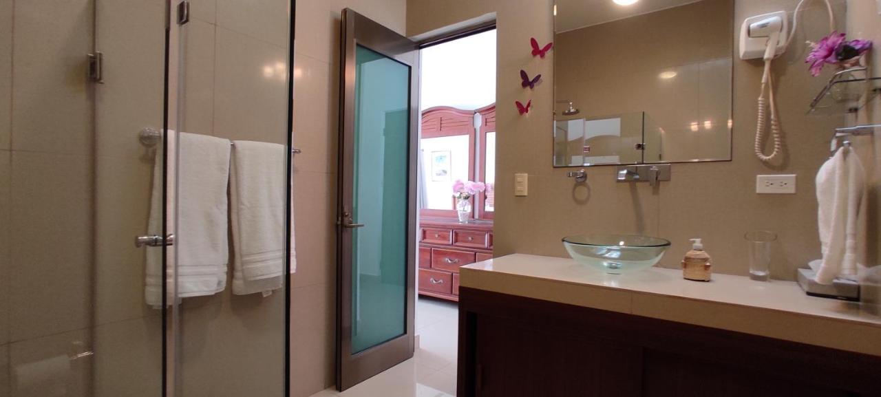 Casa Abril Cozzy Suites Cancun Exterior photo