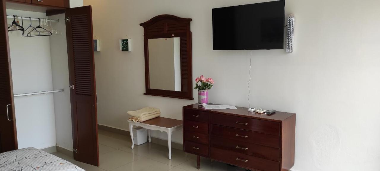 Casa Abril Cozzy Suites Cancun Exterior photo